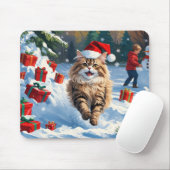 クリスマス帽子をかぶって雪に座るペルシャ猫 マウスパッド (マウス)