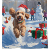 クリスマス帽子をかぶって雪の中を走るコッカプー シャワーカーテン (正面)