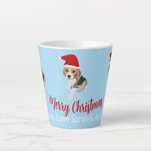 クリスマス愛犬家クリスマスサンタハットビーグルオンブルー カフェラテマグ (正面)