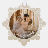 クリスマス新人夫妻のアイボリー紙写真 オーナメントカード (正面)