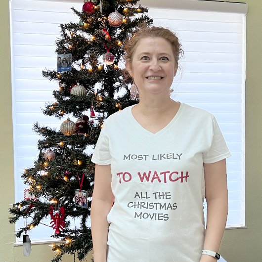 クリスマス映画を見る可能性が最も高い家族のパーティー Tシャツ