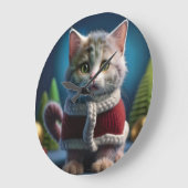 クリスマス服を着たミンスキンの子猫 ラージ壁時計 (傾斜)
