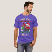 クリスマス柄のエスカベーター 楽しいクリスマスパジャマ 少年 Tシャツ (正面フル)