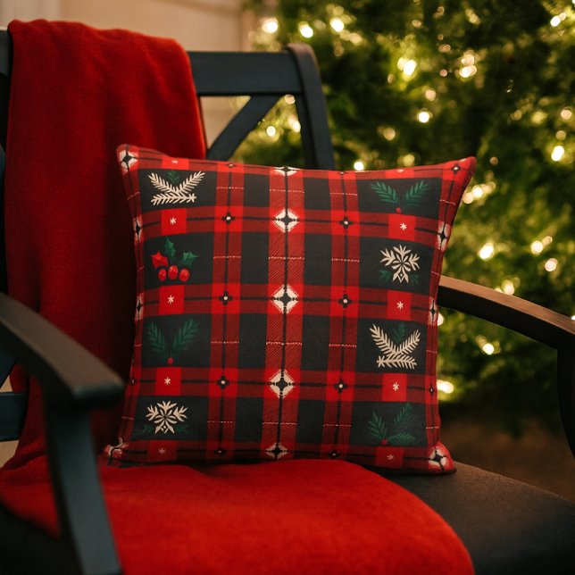 クリスマス柄のチェックに雪の結晶と常緑樹 アウトドアクッション (Festive Christmas plaid with holly and evergreen accents.  A fun pillow for outdoor gatherings )