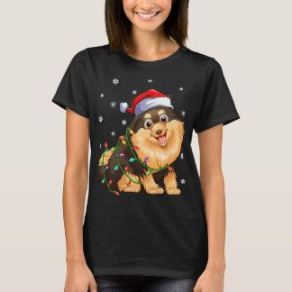 クリスマス照明サンタハットポメラニア犬 Tシャツ