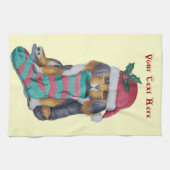 クリスマス用の服を着たかわいい黒と茶色の子犬 キッチンタオル (横)