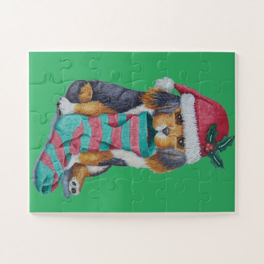 クリスマス用の服を着たかわいい黒と茶色の子犬 ジグソーパズル (横)