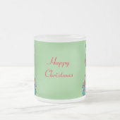 クリスマス用の服を着たかわいい黒と茶色の子犬 フロストグラスマグカップ (中央)