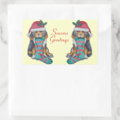 クリスマス用の服を着たかわいい黒と茶色の子犬 長方形シール (バッグ)