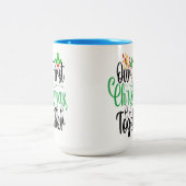 クリスマス私たちの初めてのクリスマスは一緒にマグカップ ツートーンマグカップ (中央)