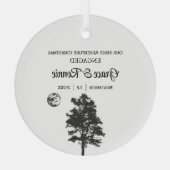 クリスマス秋ミニマリストツリームーンカップル婚約した ガラスオーナメント (裏面)