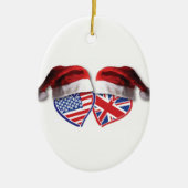 クリスマス米国およびサンタの帽子が付いているイギリスの旗のハート セラミックオーナメント (正面)