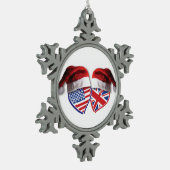 クリスマス米国およびサンタクロースのイギリスの旗のハート スノーフレークピューターオーナメント (左)