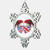 クリスマス米国およびサンタクロースのイギリスの旗のハート スノーフレークピューターオーナメント (右)