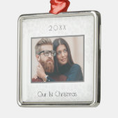 クリスマス結婚したカップル写真白 メタルオーナメント (左)