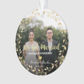 クリスマス結婚した流行時の写真金ゴールドの葉 オーナメント (正面)