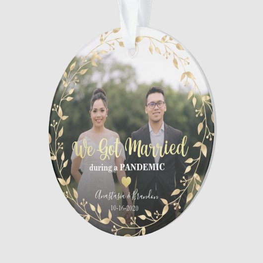 クリスマス結婚した流行時の写真金ゴールドの葉 オーナメント (正面)