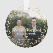 クリスマス結婚した流行時の写真金ゴールドの葉 オーナメント (正面)