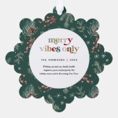 クリスマス花模様 |赤と緑の植物写真 オーナメントカード (裏面)