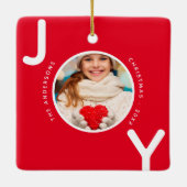 クリスマス赤い白い写真の喜びモダン セラミックオーナメント (裏面)