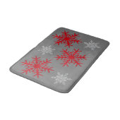 クリスマス赤と白の雪と木炭グレー バスマット (アングル)
