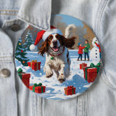 クリスマス走ハットで雪の中のイギリスのセッター 缶バッジ (インサイチュ)