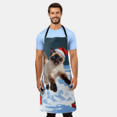 クリスマス走ハットで雪の中のシャム猫の帽子 エプロン (着用した状態)