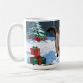 クリスマス走ハットで雪の中のシャム猫の帽子 コーヒーマグカップ (左)
