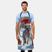 クリスマス走ハットで雪の中のスフィンクス猫 エプロン (着用した状態)