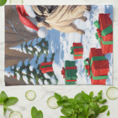 クリスマス走ハットで雪の中のパグの帽子 キッチンタオル (折り畳み)