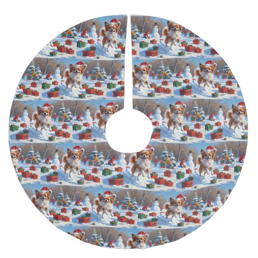 クリスマス走ハットで雪の中のパピロン犬 ブラッシュドポリエステルツリースカート (正面)