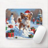 クリスマス走ハットで雪の中のパピロン犬 マウスパッド (マウス)