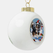 クリスマス走ハットで雪の中のラフ・コリー・ハット セラミックボールオーナメント (左)