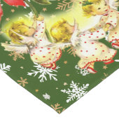 クリスマス踊りベビーエンジェルズオンスノーフレーク ロングテーブルランナー (コーナー)