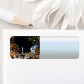 クリスマス通り教会と雪 ラベル (インサイチュ)