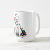 クリスマス電球に絡まった幸せな犬 Tシャツ コーヒーマグカップ (正面右)
