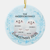 クリスマス4シールのかわいい冬の家族 セラミックオーナメント (正面)