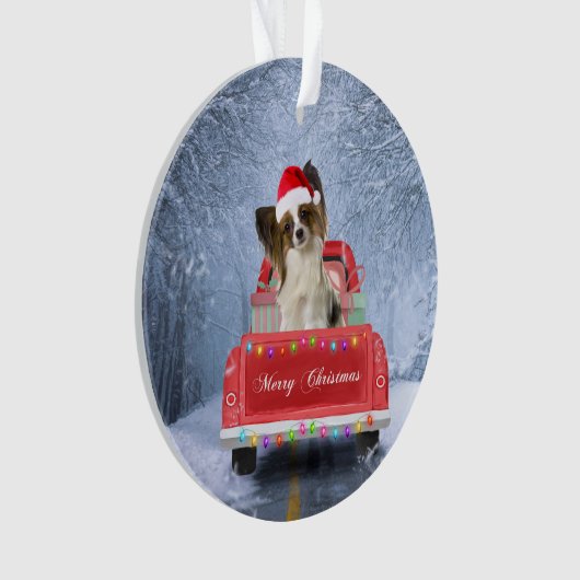 クリスマス・トラックに座って雪の中のパピヨン犬 オーナメント (正面)