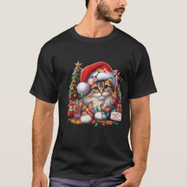 クリスマス ライトとサンタ帽子を着けたかわいい猫 Tシャツ