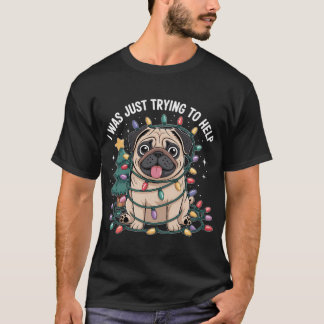 クリスマス+ライトに絡まるパグ犬の面白いホリデー Tシャツ