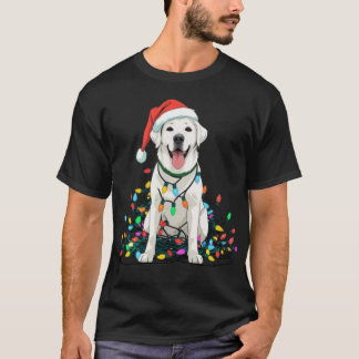 クリスマス ライトに絡まる幸せな犬 Tシャツ