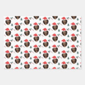 クリスマス、赤いサンタハットを持つ黒人女性 ラッピングペーパーシート (正面)