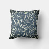 クリスマス、銀色の小枝、白、雪片、冬 クッション (裏面)