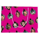 クリスマス 面白い 家族 写真 顔 オーナメント ピンク ラージペーパーバッグ (裏面)