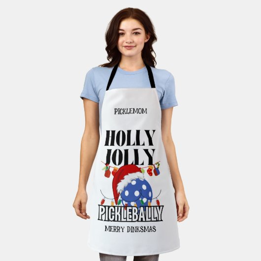 クリスマス HOLLY JOLLY PICKLEBALLY エプロン (着用した状態)