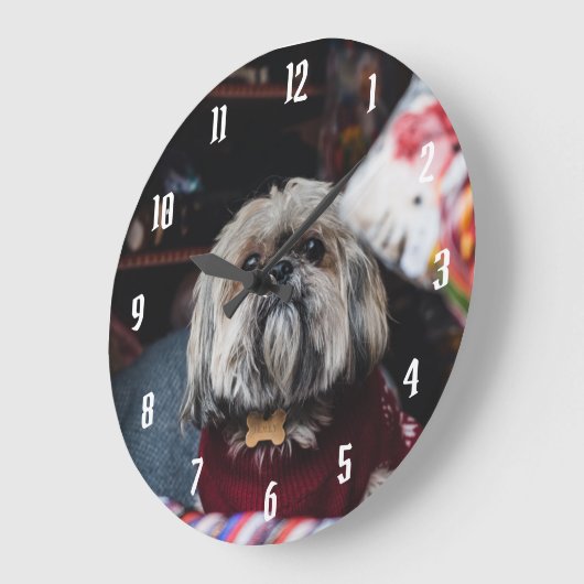 クリスマスBでかわいいラサの子犬 ラージ壁時計 (傾斜)
