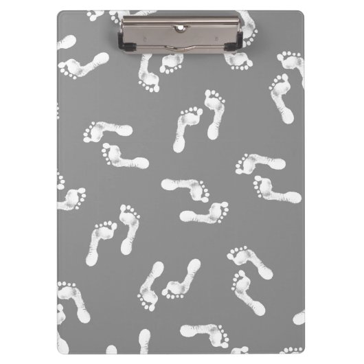 クリップボード上のミニマルベビー足 クリップボード (正面)
