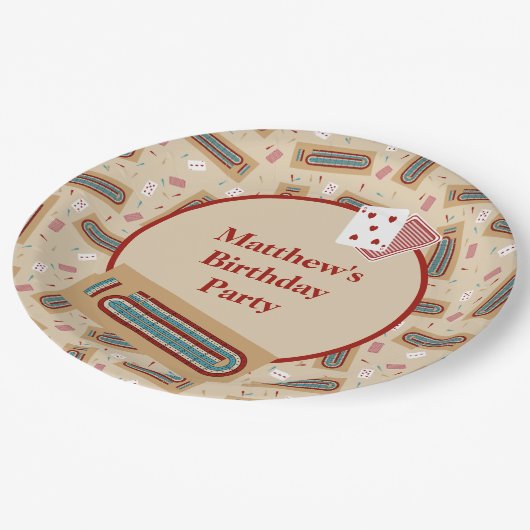 クリベッジゲームをテーマにしたパーソナライズされたパーティー ペーパープレート (アングル)