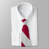 クリムゾンとシルバーストライプののネクタイ ネクタイ (タイ)