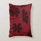 クリムゾンの背景の花の頭のシルエット アクセントクッション (正面(垂直))